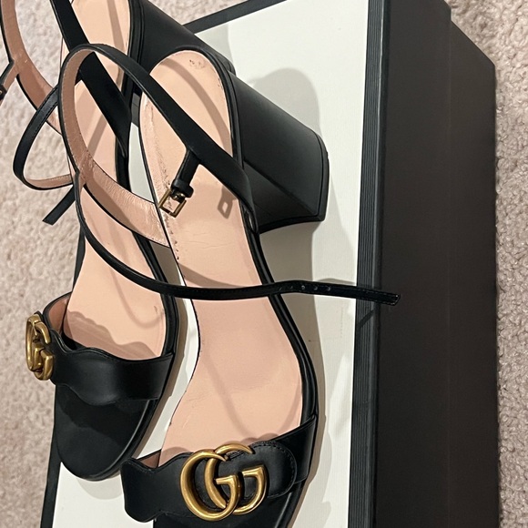 Gucci Black and Gold Stiletto Heels with GG Logo - Picture 2 of 7